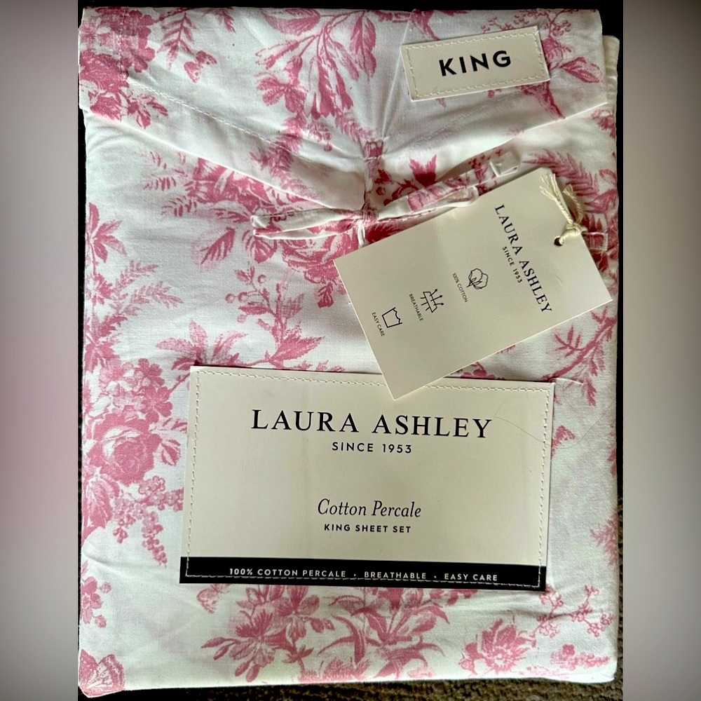 Laura Ashley, king size sheet set NWT